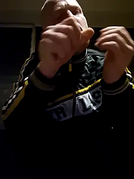 Snapshot of svenni2525 chatting on 10-23-25, 01:16 svenni2525 online show from 10-23-25, 01:16