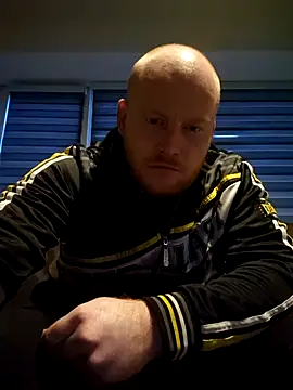 Snapshot of svenni2525 chatting on 10-29-25, 04:20 svenni2525 online show from 10-29-25, 04:20