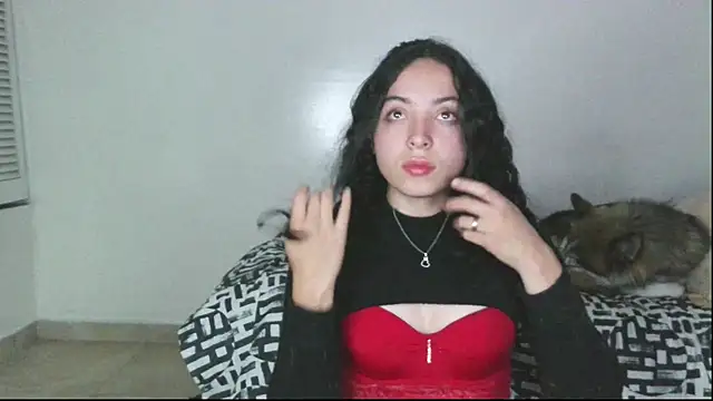 Snapshot of aliceclair_ chatting on 10-23-25, 06:23 aliceclair  online show from 10-23-25, 06:23