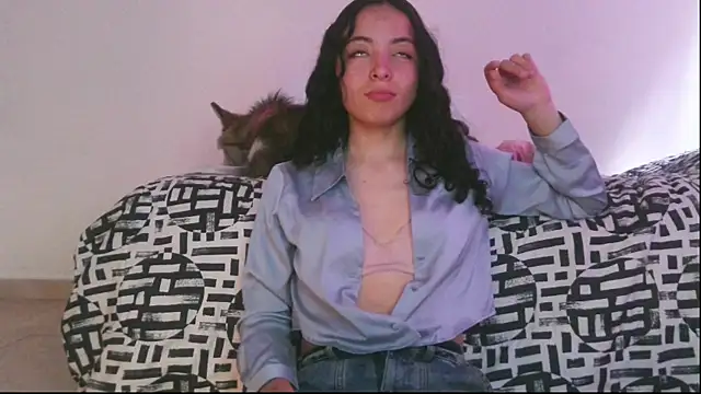 Snapshot of aliceclair_ chatting on 10-26-25, 08:04 aliceclair  online show from 10-26-25, 08:04