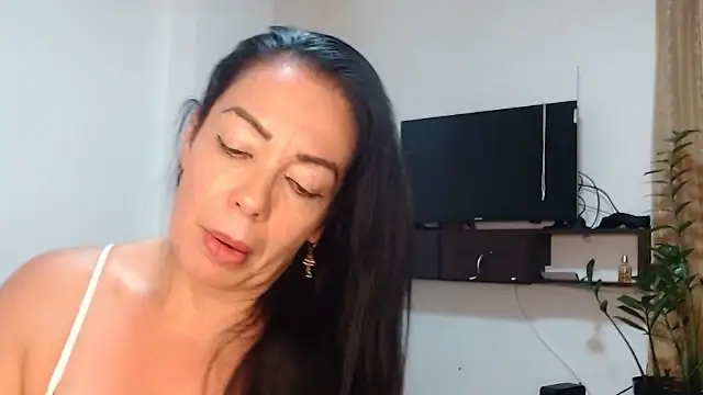 Snapshot of naiaratobon__ chatting on 10-17-25, 01:31 naiaratobon online show from 10-17-25, 01:31