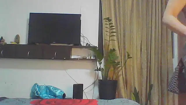 Snapshot of naiaratobon__ chatting on 10-24-25, 03:36 naiaratobon online show from 10-24-25, 03:36