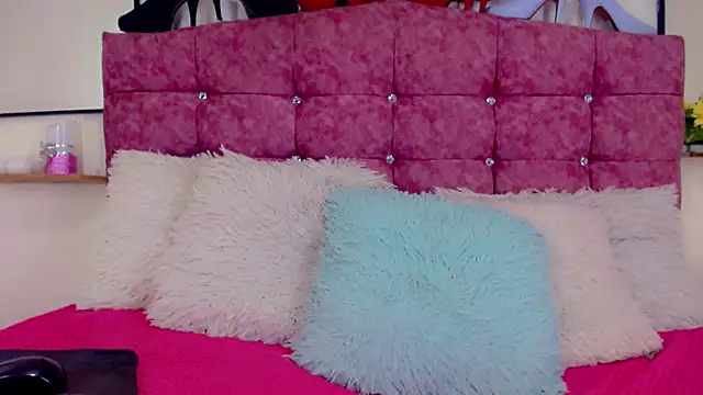 Eemily - online show from 10-26-25, 05:02