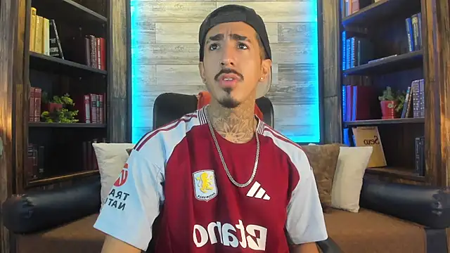 Snapshot of Donovan_Desmond chatting on 10-14-25, 08:09 Donovan Desmond online show from 10-14-25, 08:09