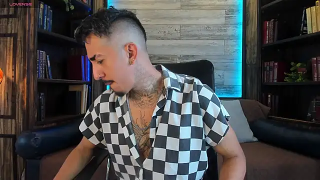 Snapshot of Donovan_Desmond chatting on 10-18-25, 08:09 Donovan Desmond online show from 10-18-25, 08:09