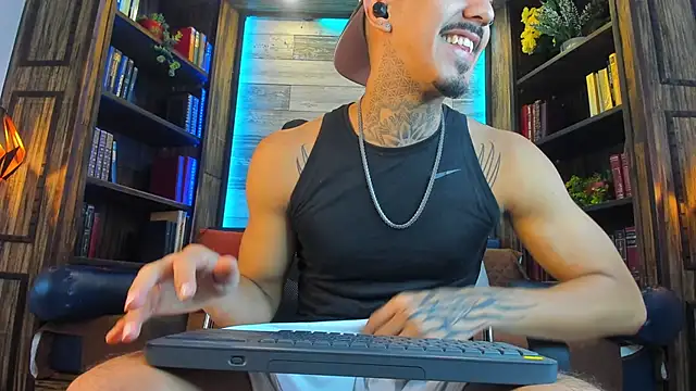 Snapshot of Donovan_Desmond chatting on 10-20-25, 07:58 Donovan Desmond online show from 10-20-25, 07:58