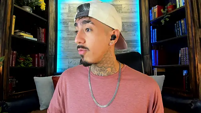 Snapshot of Donovan_Desmond chatting on 10-21-25, 08:53 Donovan Desmond online show from 10-21-25, 08:53