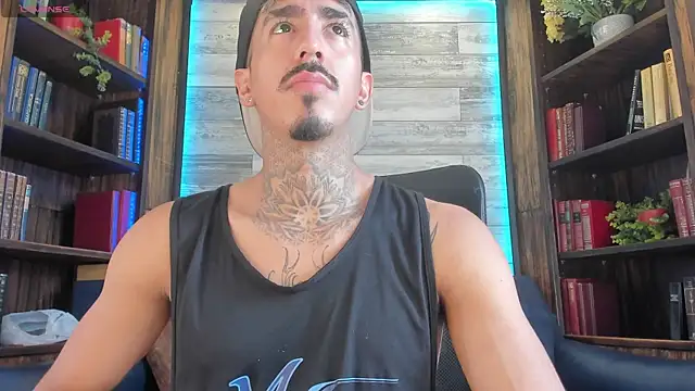 Snapshot of Donovan_Desmond chatting on 10-29-25, 07:48 Donovan Desmond online show from 10-29-25, 07:48