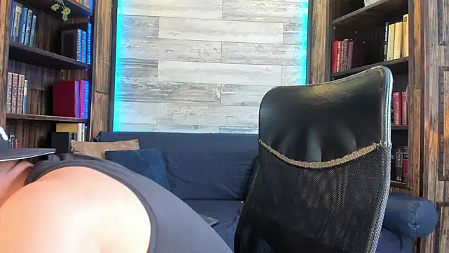 Snapshot of Donovan_Desmond chatting on 10-30-25, 07:47 Donovan Desmond online show from 10-30-25, 07:47