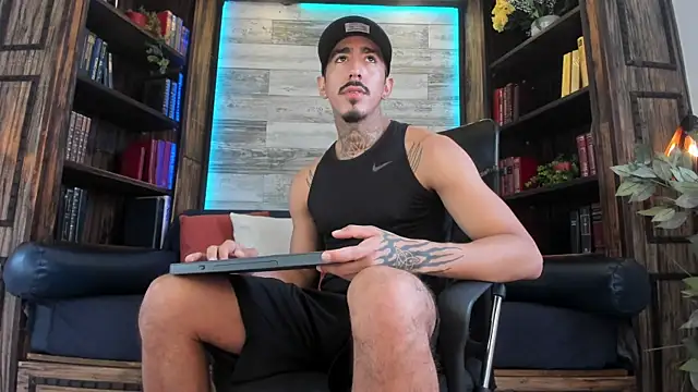 Snapshot of Donovan_Desmond chatting on 11-10-25, 08:41 Donovan Desmond online show from 11-10-25, 08:41