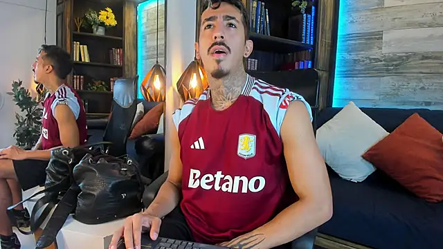 Snapshot of Donovan_Desmond chatting on 11-11-25, 10:32 Donovan Desmond online show from 11-11-25, 10:32