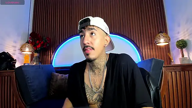 Snapshot of Donovan_Desmond chatting on 11-15-25, 09:11 Donovan Desmond online show from 11-15-25, 09:11