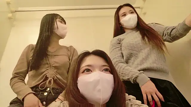 Azusa DoMybest online show from 04-10-26, 10:09