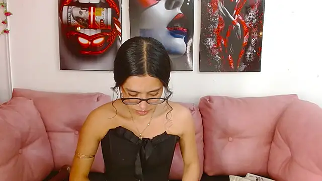 Snapshot of Miahotcs1 chatting on 04-12-26, 04:12 Miahotcs1 online show from 04-12-26, 04:12