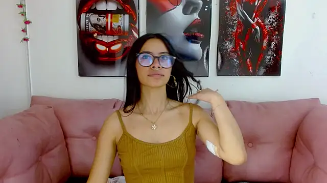 Snapshot of Miahotcs1 chatting on 04-17-26, 03:04 Miahotcs1 online show from 04-17-26, 03:04