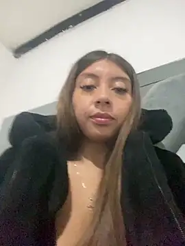 Snapshot of Sara-cooper2 chatting on 02-25-26, 02:43 Sara-cooper2 online show from 02-25-26, 02:43