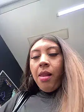 Snapshot of Sara-cooper2 chatting on 03-19-26, 04:44 Sara-cooper2 online show from 03-19-26, 04:44