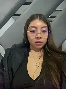 Snapshot of Sara-cooper2 chatting on 03-27-26, 05:24 Sara-cooper2 online show from 03-27-26, 05:24