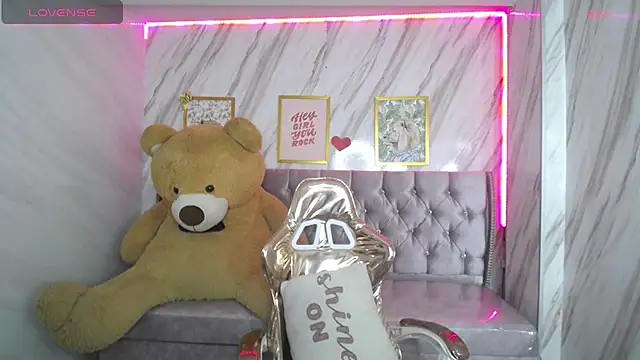 Eilyn love b online show from 09-18-25, 12:51