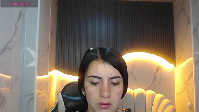 Eilyn love b online show from 10-06-25, 12:46