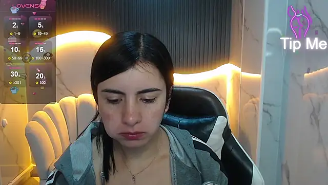 Eilyn love b online show from 10-13-25, 12:49