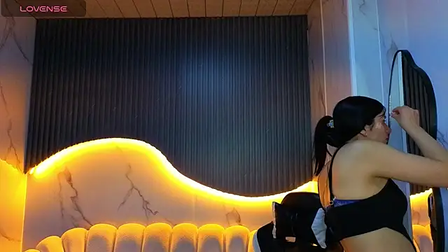 Eilyn love b online show from 10-20-25, 12:49