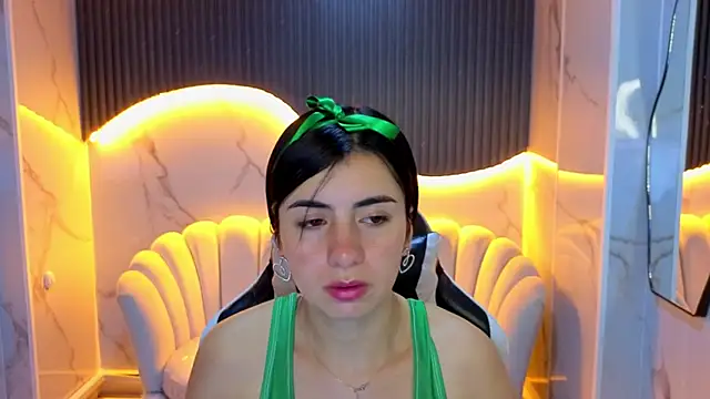 Eilyn love b online show from 10-31-25, 12:50