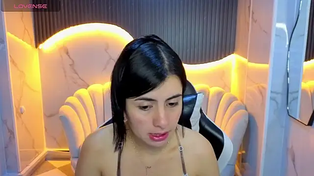 Eilyn love b online show from 11-01-25, 01:02