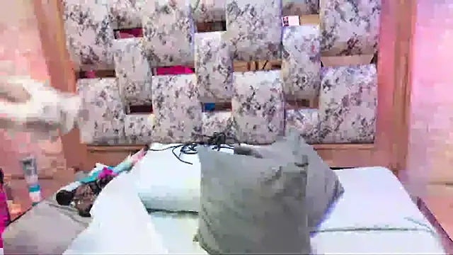 Snapshot of julyana_mendez chatting on 09-23-25, 07:17 julyana mendez online show from 09-23-25, 07:17