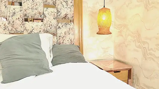 Snapshot of julyana_mendez chatting on 10-16-25, 07:37 julyana mendez online show from 10-16-25, 07:37