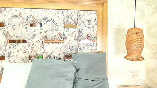 Snapshot of julyana_mendez chatting on 10-19-25, 07:14 julyana mendez online show from 10-19-25, 07:14