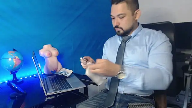 Snapshot of Felipe_Quiroz1 chatting on 09-17-25, 11:45 Felipe Quiroz1 online show from 09-17-25, 11:45