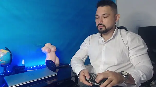 Snapshot of Felipe_Quiroz1 chatting on 09-22-25, 11:45 Felipe Quiroz1 online show from 09-22-25, 11:45