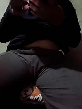 Snapshot of stomarr chatting on 03-19-26, 05:39 stomarr online show from 03-19-26, 05:39