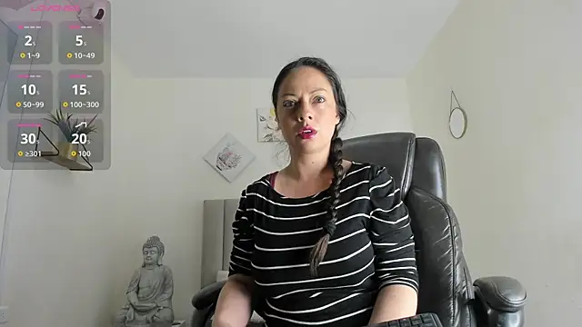 Snapshot of Katia_gh chatting on 10-23-25, 11:20 Katia gh online show from 10-23-25, 11:20