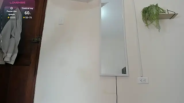 Snapshot of Katia_gh chatting on 11-14-25, 11:31 Katia gh online show from 11-14-25, 11:31