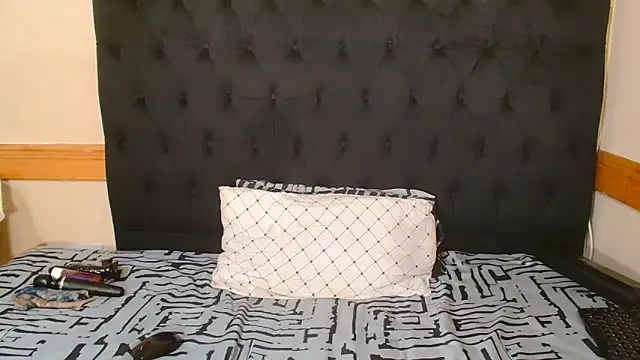 Snapshot of Sexy_PureFire chatting on 10-23-25, 04:06 Sexy PureFire online show from 10-23-25, 04:06