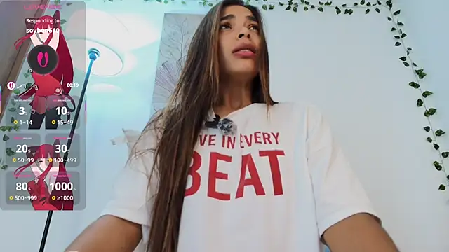 Snapshot of Nicolle_swt chatting on 09-20-25, 01:34 Nicolle swt online show from 09-20-25, 01:34