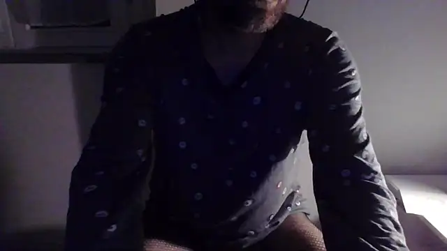 Snapshot of Skeye2 chatting on 11-27-25, 01:29 Skeye2 online show from 11-27-25, 01:29