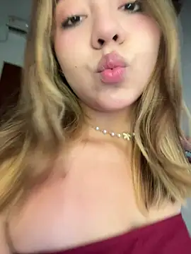 Snapshot of Bonni_lohan chatting on 06-30-26, 03:24 Bonni lohan online show from 06-30-26, 03:24
