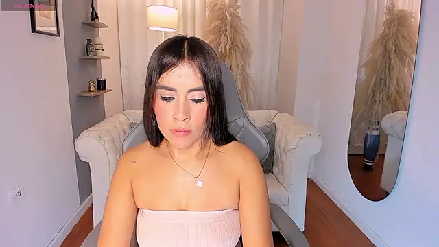 Snapshot of Natalia_Leon8 chatting on 03-05-26, 03:46 Natalia Leon8 online show from 03-05-26, 03:46