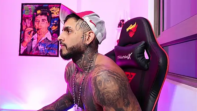 logan hugh8 online show from 10-18-25, 02:58