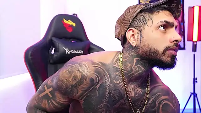 logan hugh8 online show from 11-17-25, 07:30