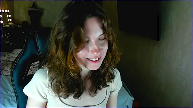 Snapshot of Agata_in_Wonderland chatting on 10-08-25, 02:47 Agata in Wonderland online show from 10-08-25, 02:47