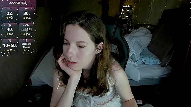 Snapshot of Agata_in_Wonderland chatting on 11-13-25, 10:25 Agata in Wonderland online show from 11-13-25, 10:25