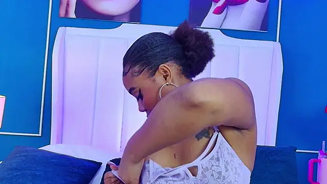 AngelaRoberts online show from 10-22-25, 04:13