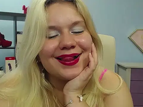 Snapshot of samantha_darling chatting on 10-21-25, 01:23 samantha darling online show from 10-21-25, 01:23