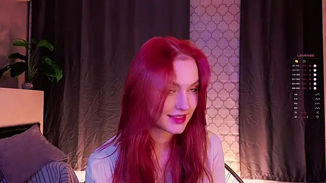 Snapshot of GildedKitten chatting on 11-06-25, 06:42 GildedKitten online show from 11-06-25, 06:42