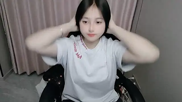 Snapshot of xxz98 chatting on 04-10-26, 11:15 xxz98 online show from 04-10-26, 11:15