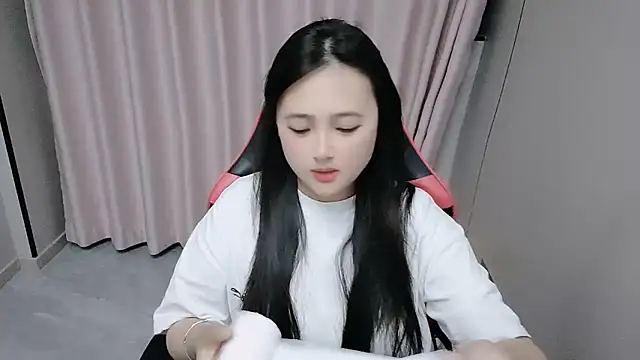 Snapshot of xxz98 chatting on 05-06-26, 11:37 xxz98 online show from 05-06-26, 11:37